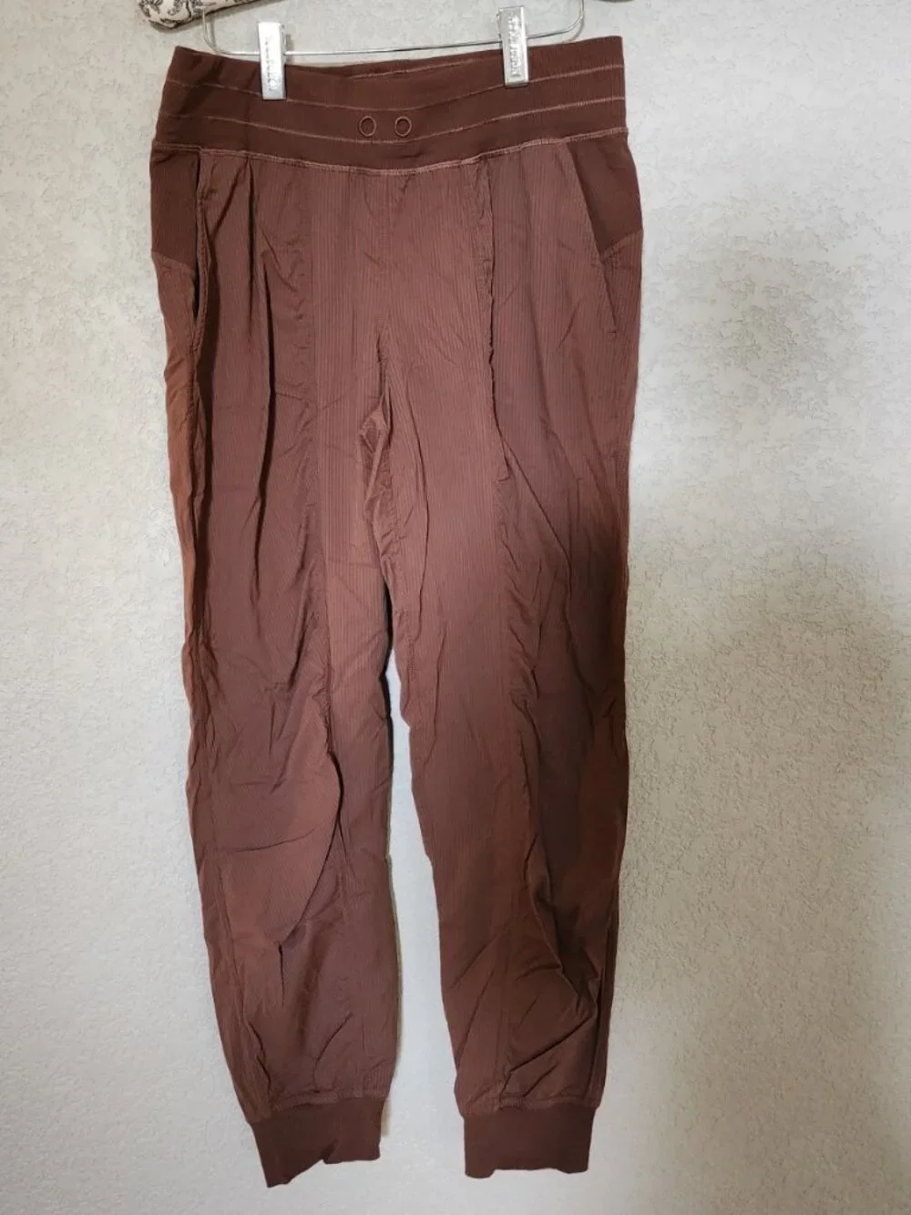 Lululemon dance studio tapered joggers' size 10
